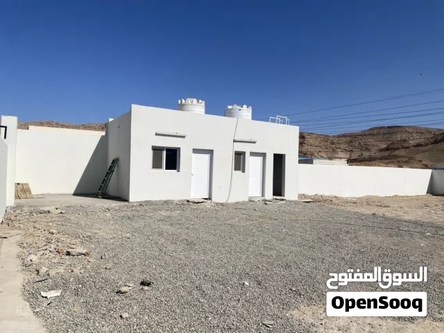 أرض صناعي  للإيجار يوجد مكتب او غرفة ومطبخ ودورة مياة