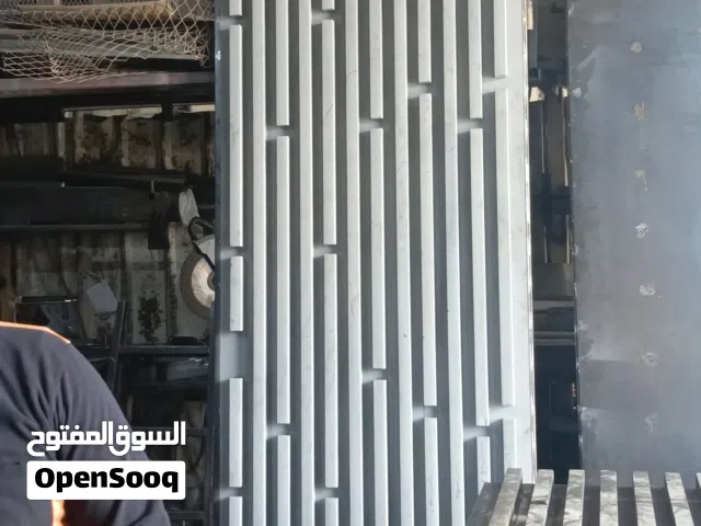 نقدم لكم بابًا بتصميم جديد لمنزلكم. نصنعه بإتقان وبسعر مناسب. خدمتكم هي غايتنا.
