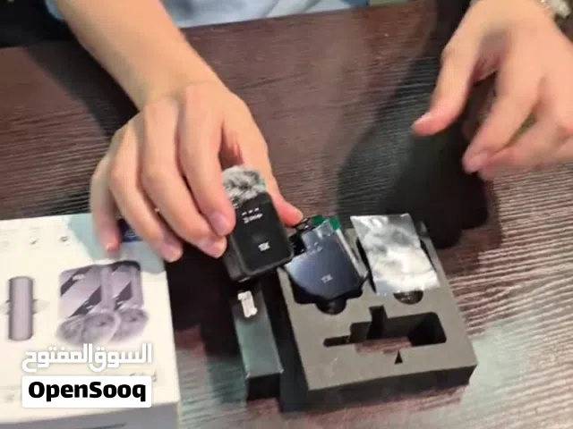 مايكروفون احترافي ثنائي   جودة صوت نقية – مناسب للتصوير، المقابلات، والبث المباشر