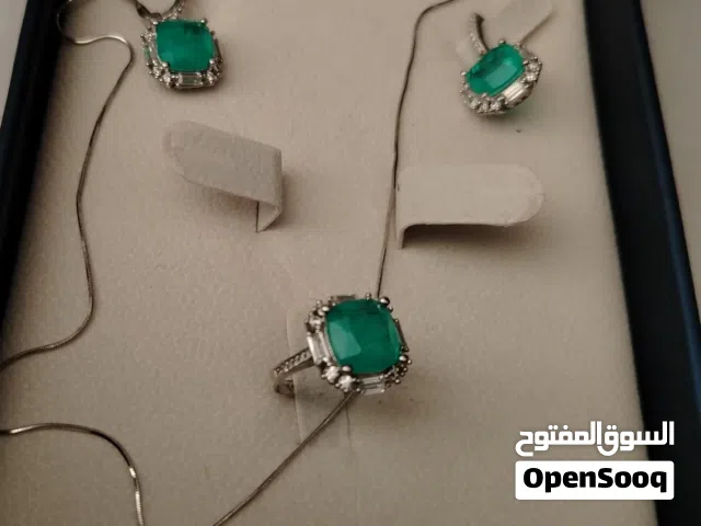 طقم فضه مرصع بأحجار الزبرجد