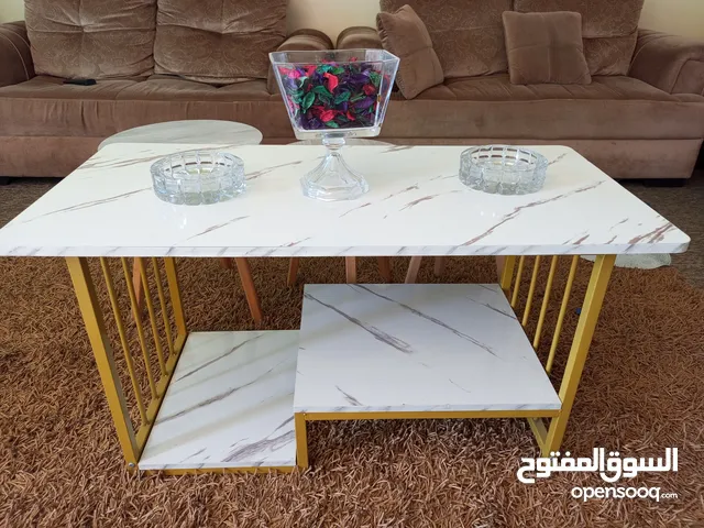 طاوله مع ملحقاتها