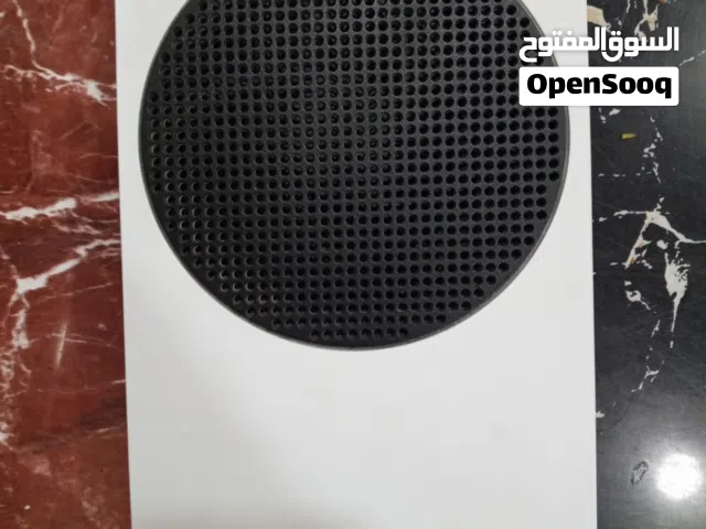 سلام عليكم اكس بوكس سيريس أس نضيف كلش ويا حساب بي أكثر من عشرين لعبه من ضمن الألعاب رديد وهواي العاب