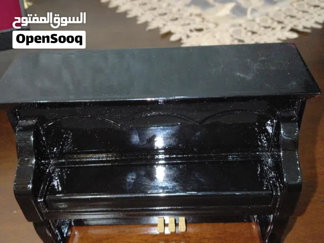 مجسم بيانو واقعي