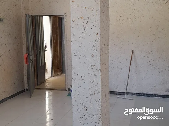 65 m2 2 Bedrooms Apartments for Rent in Zarqa Al Zawahra