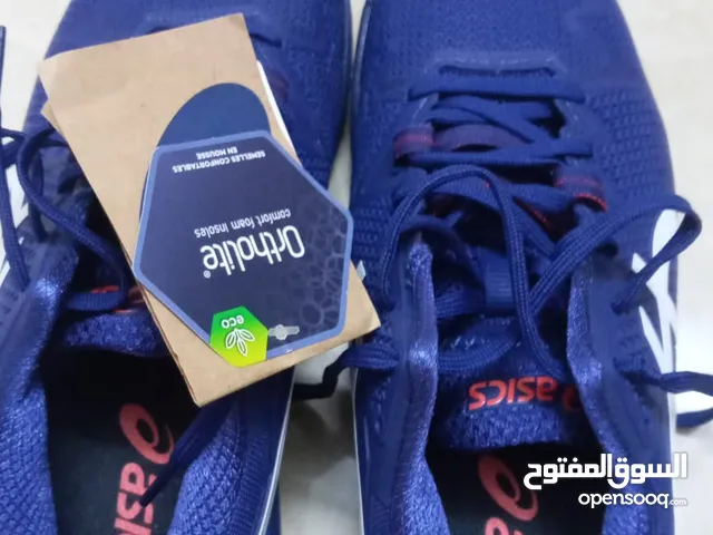 حذاء asics