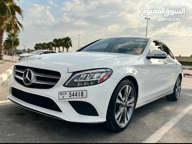 Sedan Mercedes Benz in Dubai