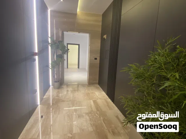 شقة للبيع في الظهرة بالقرب من سوق العملة بناء حديث تشطيب ممتاز