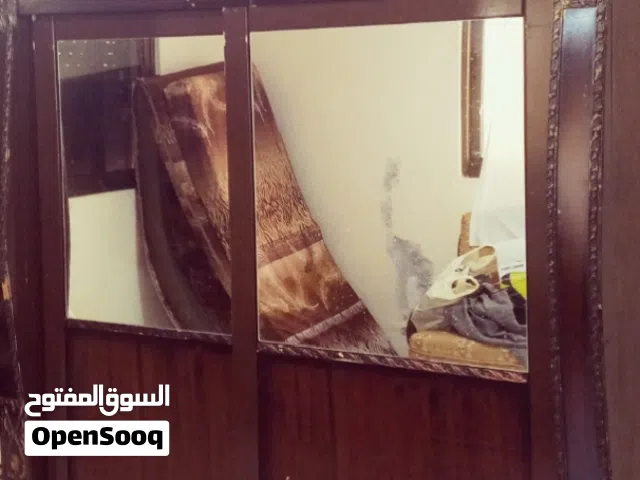 خزانه طابقين نضيفه مع كومدينه