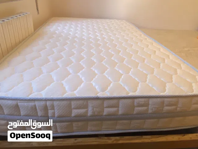 تخت  مفرد. و نص
