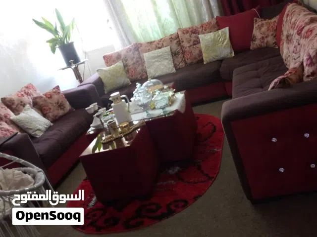كنب بحاله جيده جدا وخشب تقيل