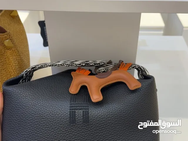 شناطي فيندي وفالنتينو وبرادا وماركات تانية بي سعر95الوحدةً بي كيسة الماركة