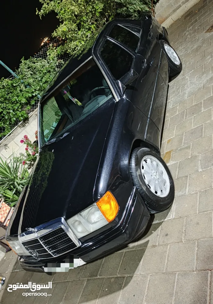 مرسيدس بنز ‏الفئة-E ‏E 200 ‏1993