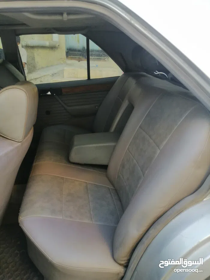 مرسيدس بنز ‏الفئة-E ‏E 200 ‏1991