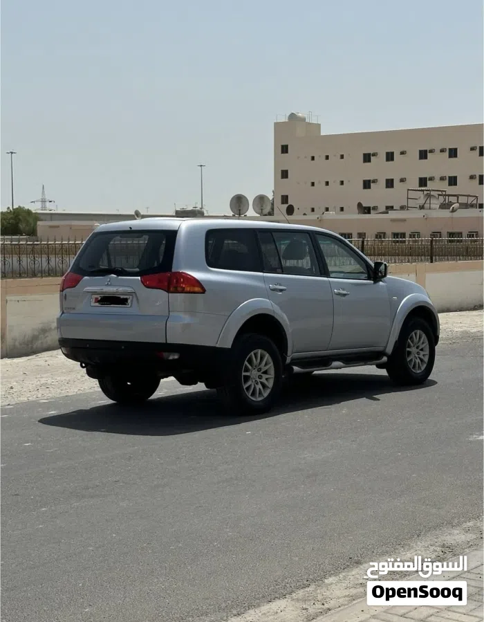 ميتسوبيشي ‏باجيرو ‏Standard ‏2011