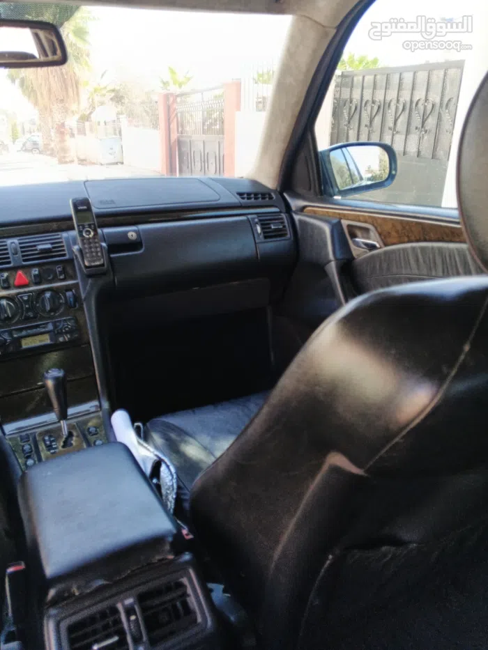 مرسيدس بنز ‏الفئة-E ‏E 200 ‏2001