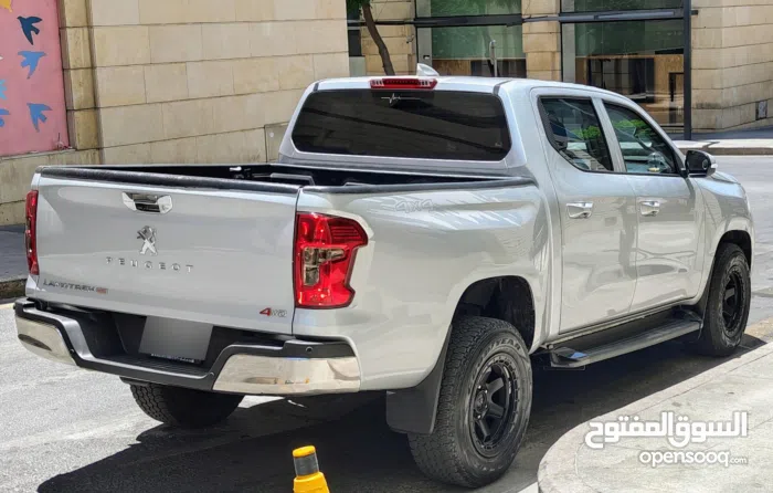 بيجو لاندتريك 2023