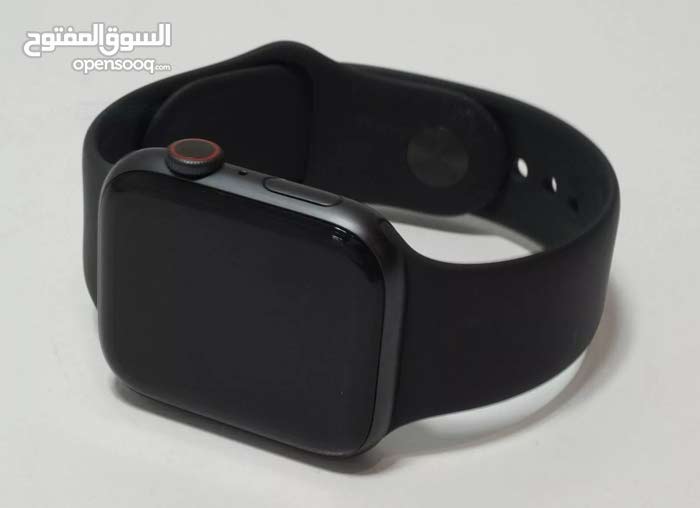 44mm space gray aluminum case with black sport band