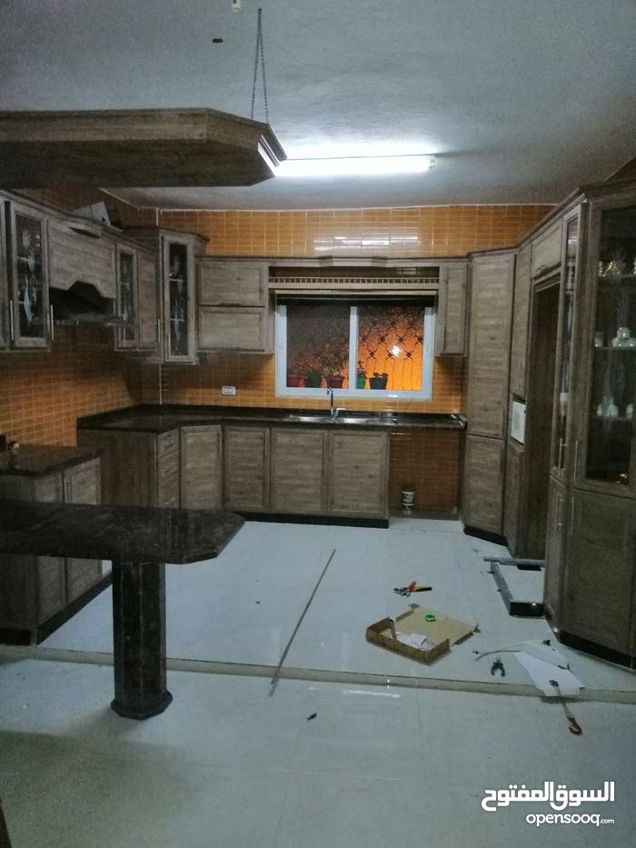 معلم ألمنيوم وفني تفصيل تركيب صيانه جميع الشبابيك والمطابخ والابجورات 160558533 السوق المفتوح