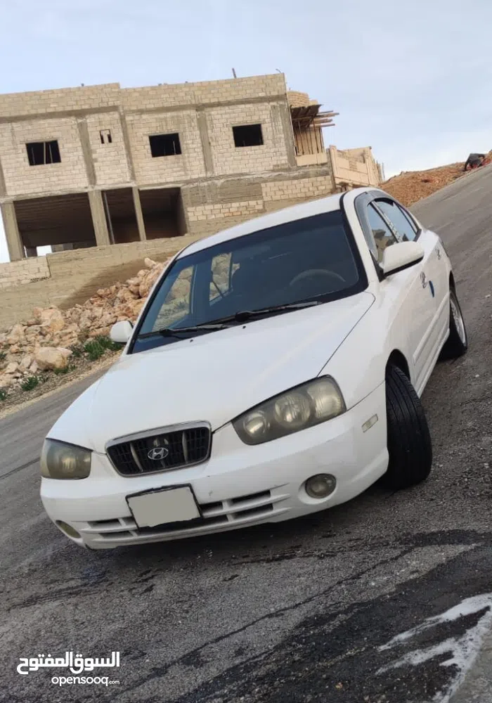 هيونداي افانتي Standard 2000