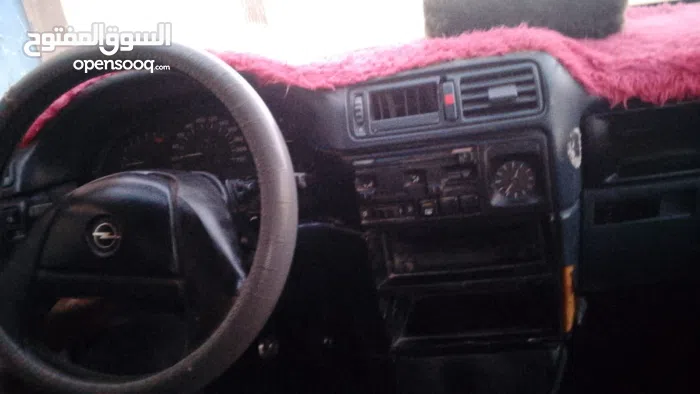 أوبل ‏فيكترا ‏1990