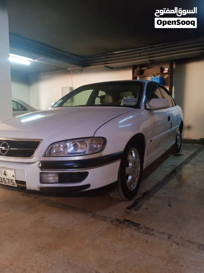 أوبل اوميجا 2000