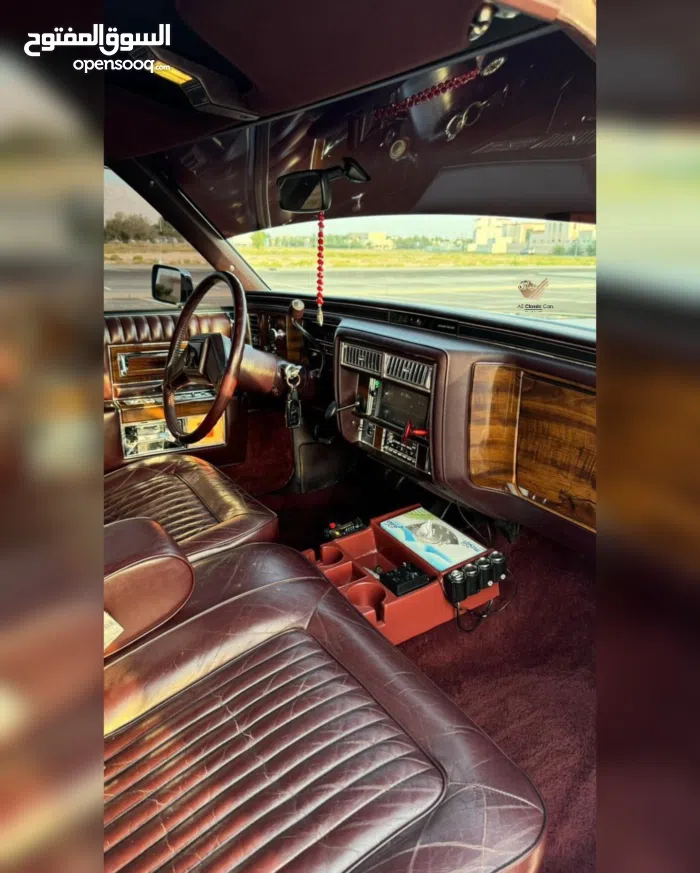 كاديلاك اخرى 1989